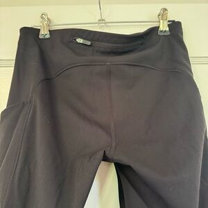 Lululemon black 7/8 women’s tight. Black, Size 4. READ DESCRIPTION.